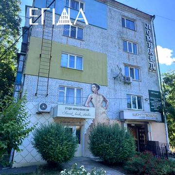 Євгена Тельнова вул., 1а