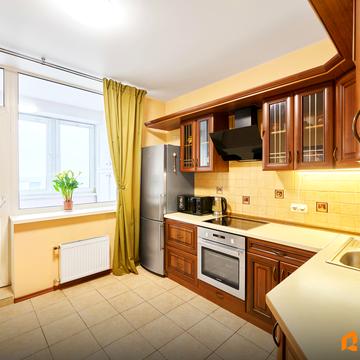 Дніпровська набережна вул., 26