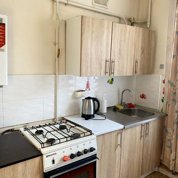 Азербайджанська вул., 32