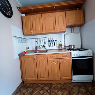 Пасічна вул., 16