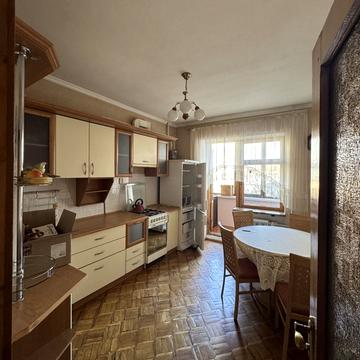 Садиковська вул., 36