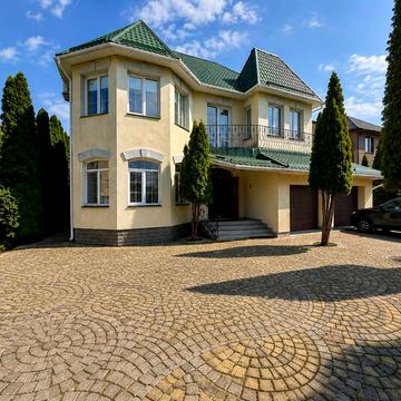 Грушевського вул., 18