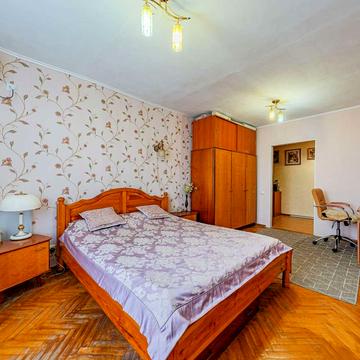 Льва Ландау просп. (50-річчя СРСР), 12