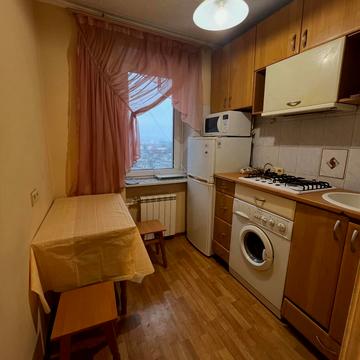 Дмитра Іванова вул., 6