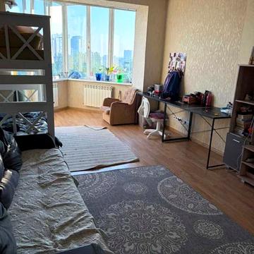 Хмельницька вул., 10