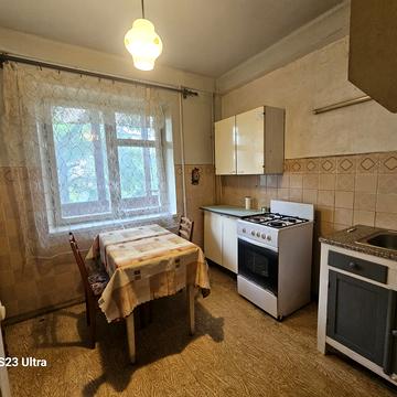 Братиславська вул., 42