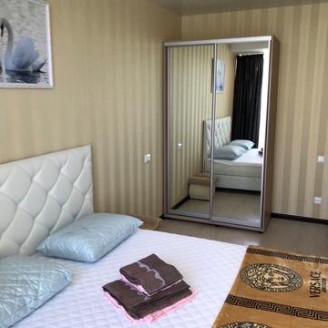 Літературна вул., Будинок
