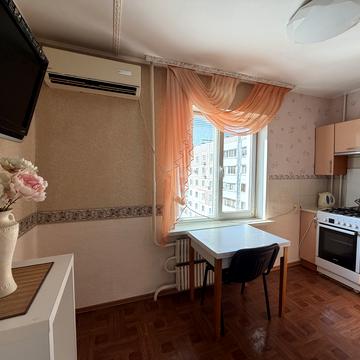 Дніпровські Пороги вул., 19