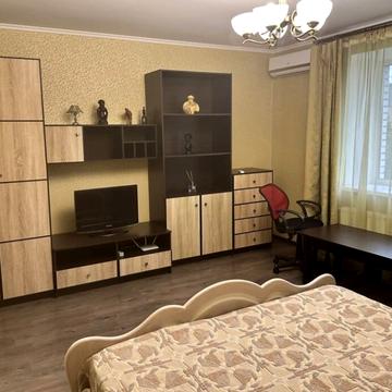 І. Богуна вул., 88