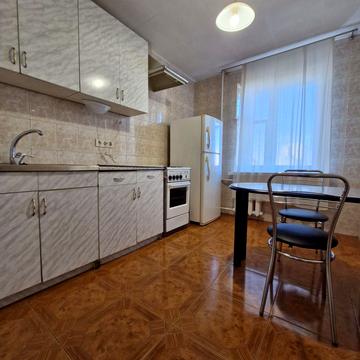 Валерія Лобановського просп. (Червонозоряний), 12