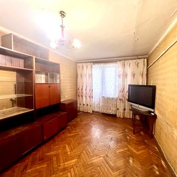 Космонавтів вул., 27/4
