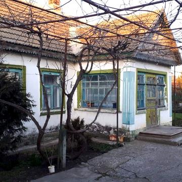 Комарова, 11
