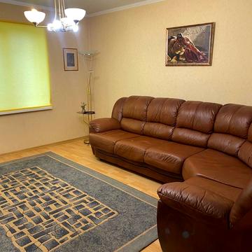 Ревуцького вул., 8