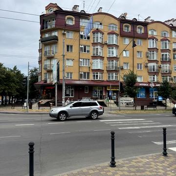 Бельведерська вул., 35