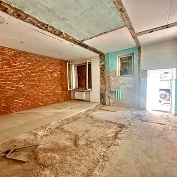 Космонавтів вул., 132-А