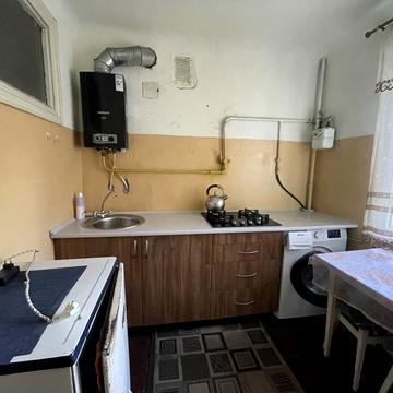 Камянецька вул., 86