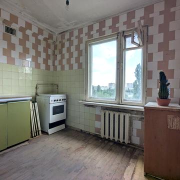 Академіка Корольова вул., 37