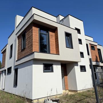 Куричівська, 32
