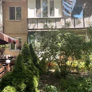 Академіка Корольова вул., 33