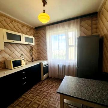 Героїв Дніпра вул., 35