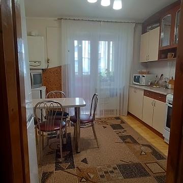 Євгена Коновальця вул., 124