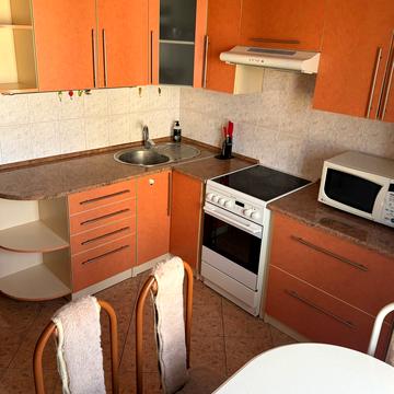 Драгоманова вул., 8-Б