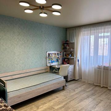 Груні Романової вул., 18