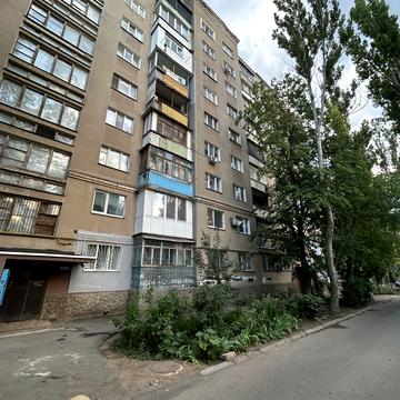 Князя Володимира Великого просп., 79