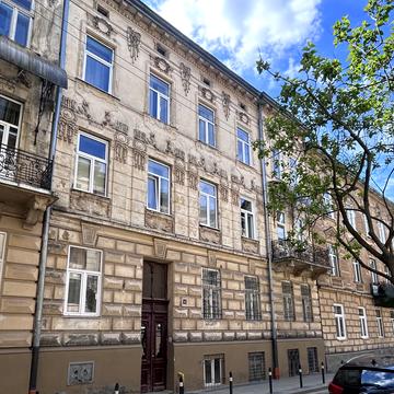 Івана Верхратського вул., 4