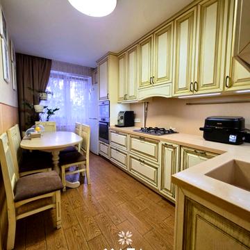 Віктора Чукаріна вул., 30