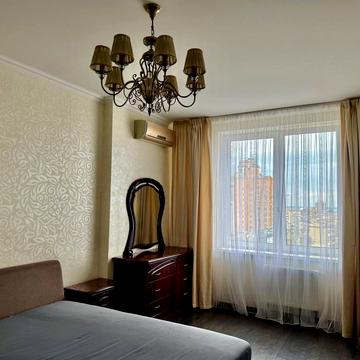 Дмитрівська вул., 80