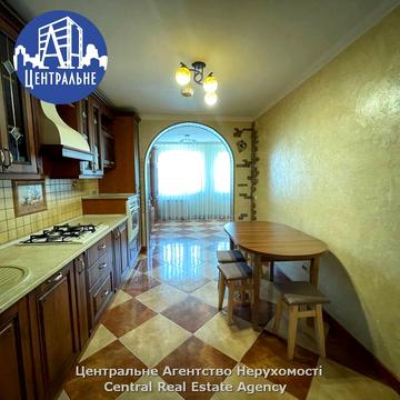 Володимира Івасюка вул., 1