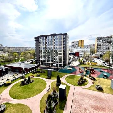 Набережна Перемоги вул., 128