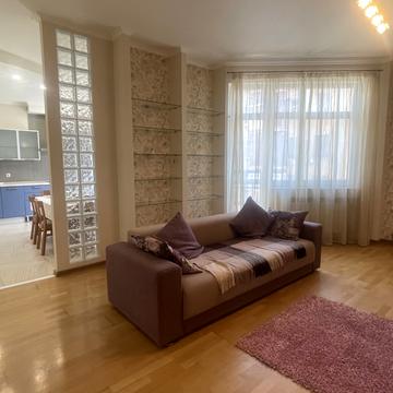 Бульварно-Кудрявська вул. (Воровського), 36