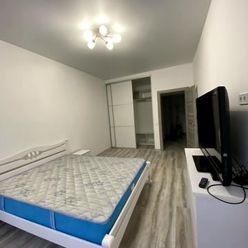 Богдана Хмельницького вул., 25