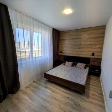 Героїв Небесної Сотні просп., 30/2