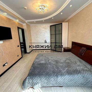 Юрія Шумського вул., 5