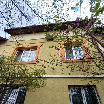Червоної Калини просп., 8