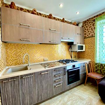Тростянецька вул., 8