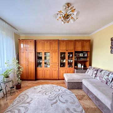Івана Кавалерідзе вул. (), 8