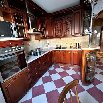 Федора Ернста вул., 8