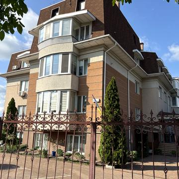 Варшавська вул. (Ватутіна), 38