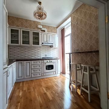 Бориса Грінченка вул., 4