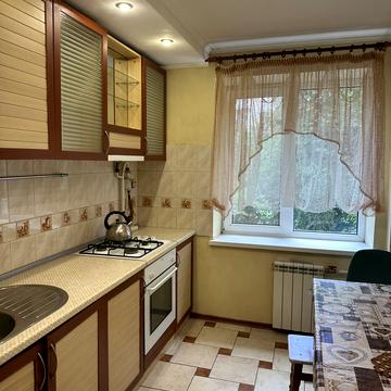Малокитаївська вул., 7