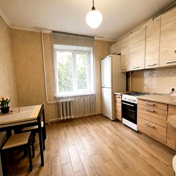 Андрія Мельника вул., 8