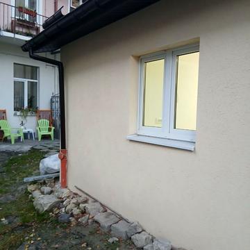 Підзамче вул., 9