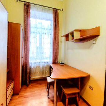 Євгена Гребінки вул., 5