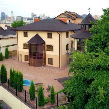 Привітна вул., 10