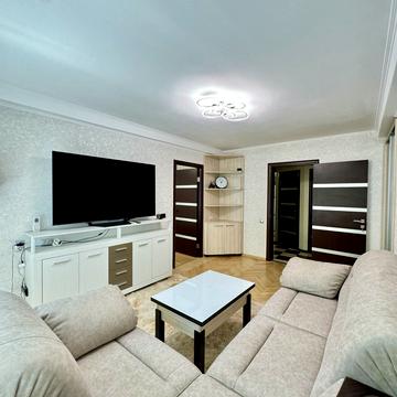Вінстона Черчилля вул. (Червоноткацька), 18