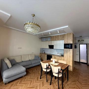 Личаківська вул. (), 100